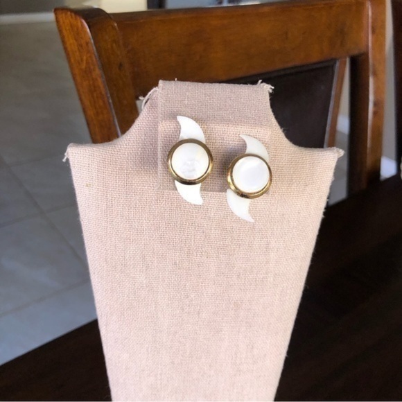 Vintage Screw Back Earrings - Picture 1 of 5